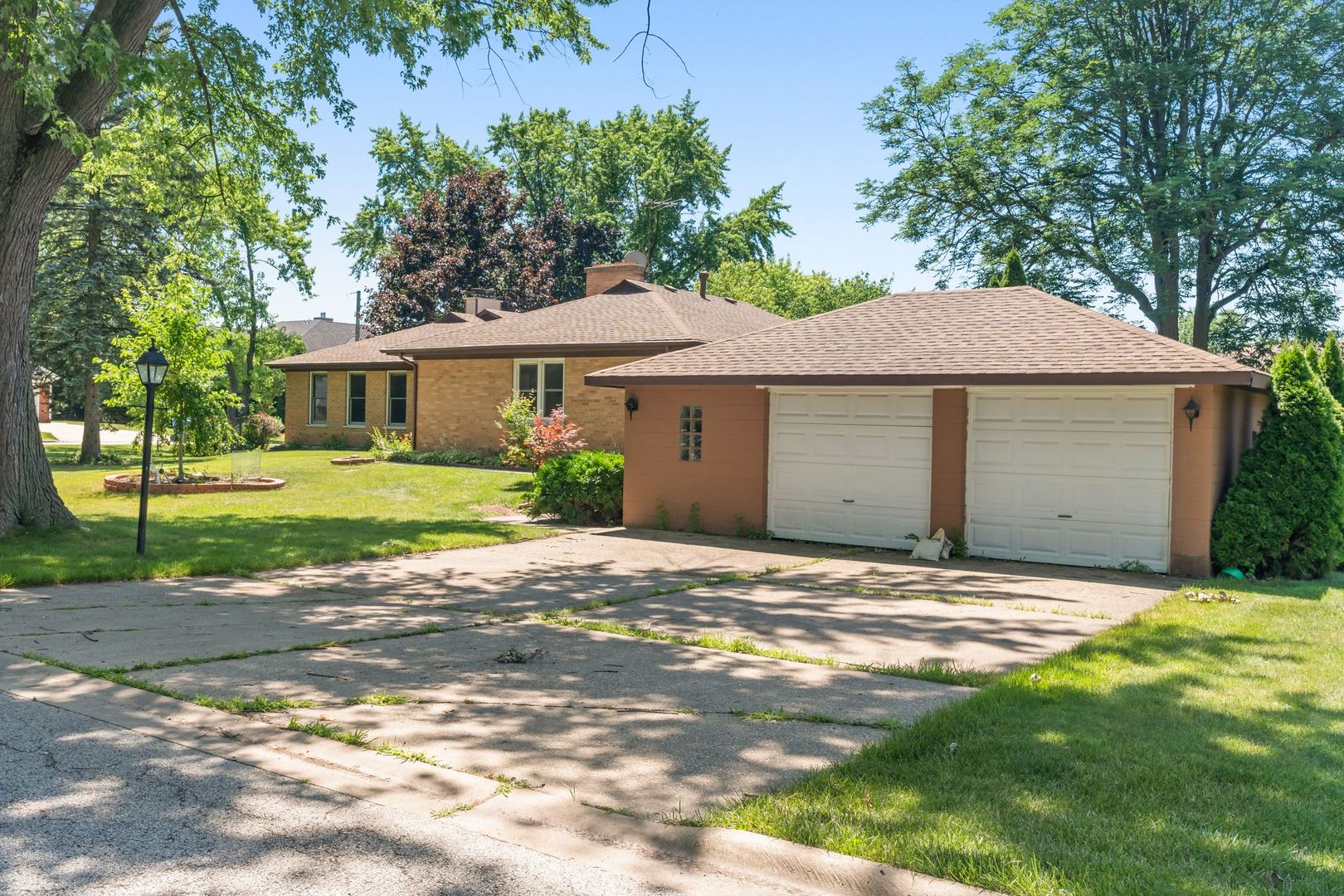 2320 W White Oak Street