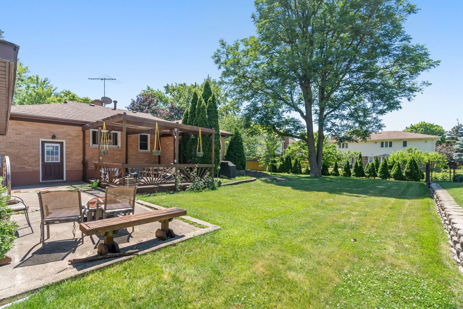 2320 W White Oak Street