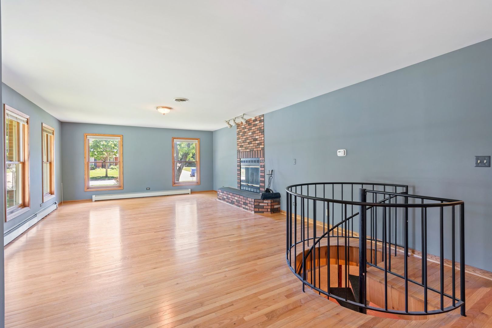 2320 W White Oak Street