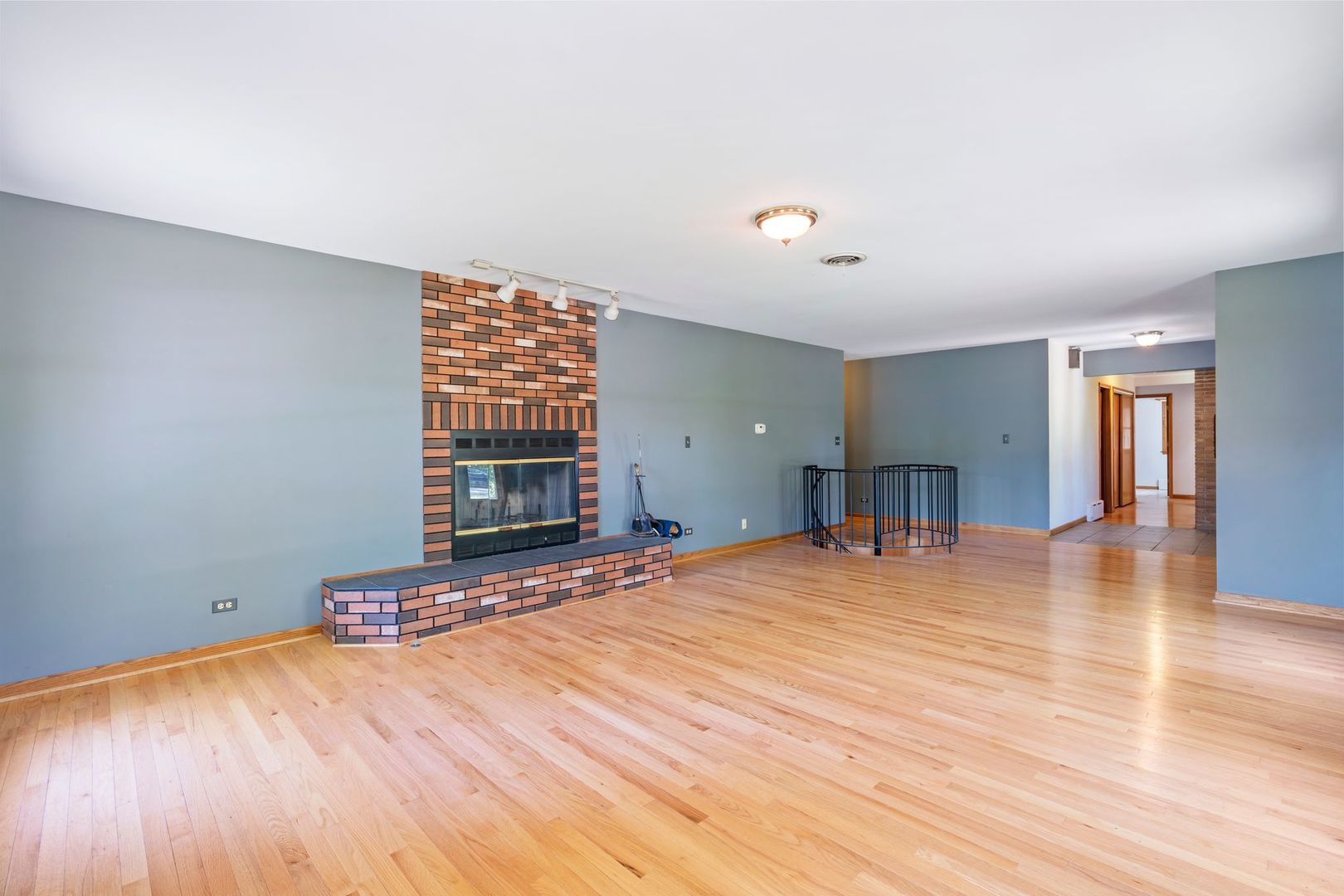 2320 W White Oak Street