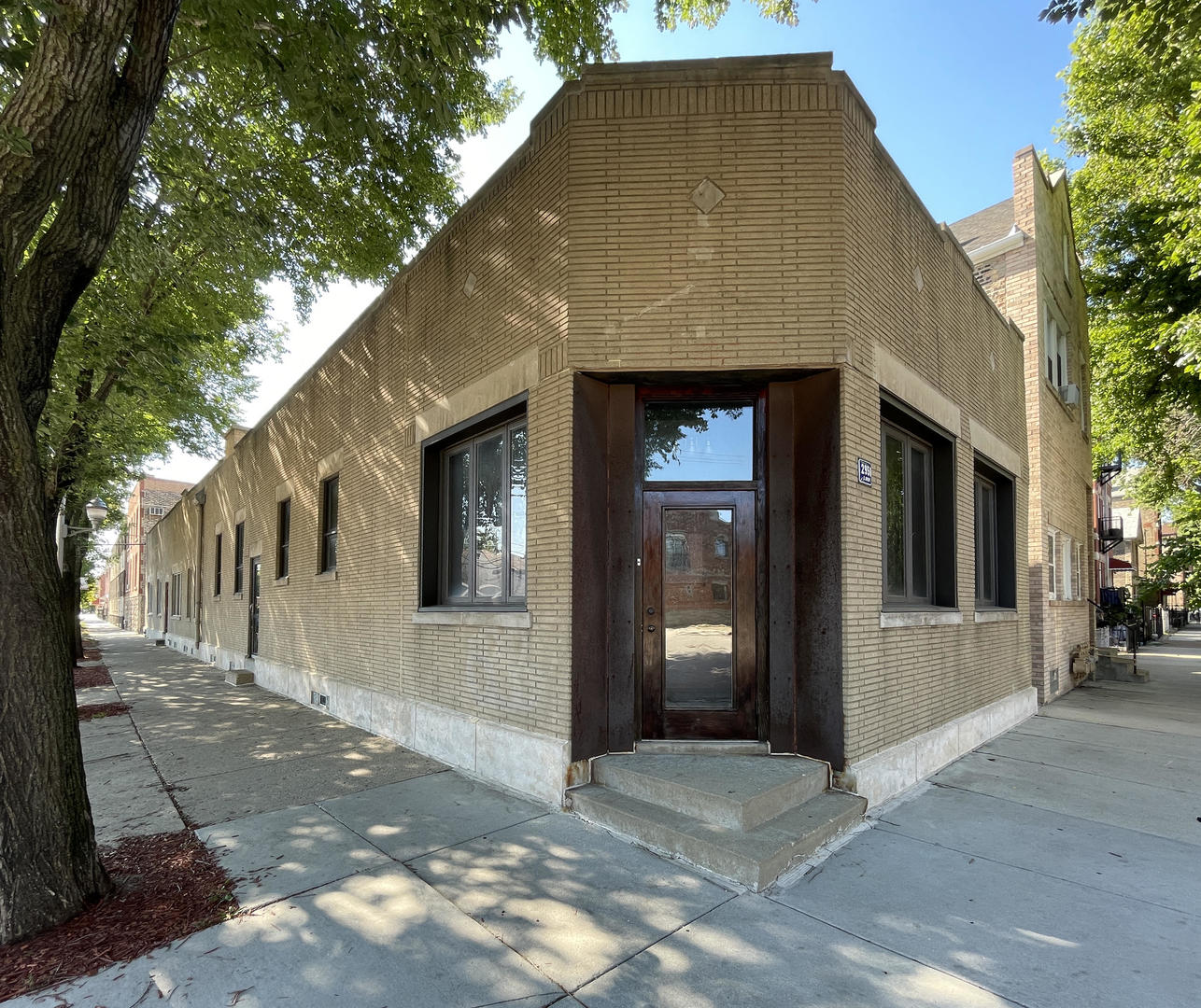 2958 S UNION Avenue