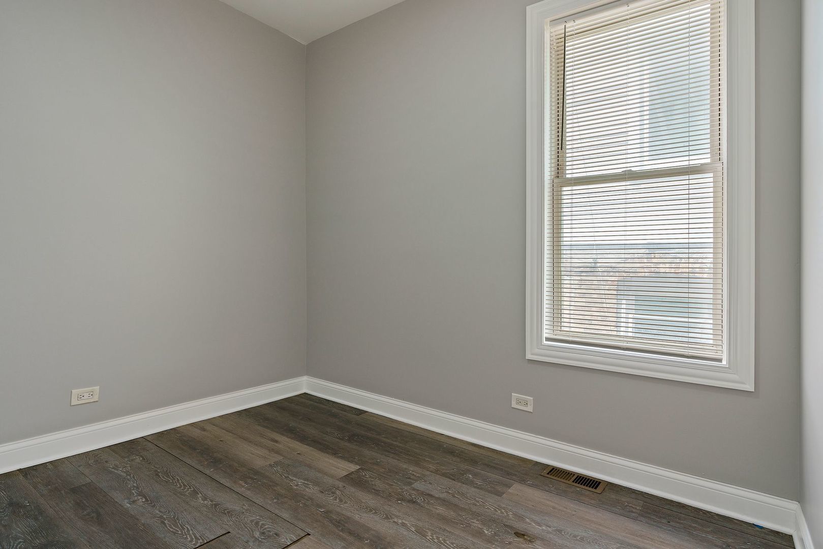1400 N Lawndale Avenue Unit: 1