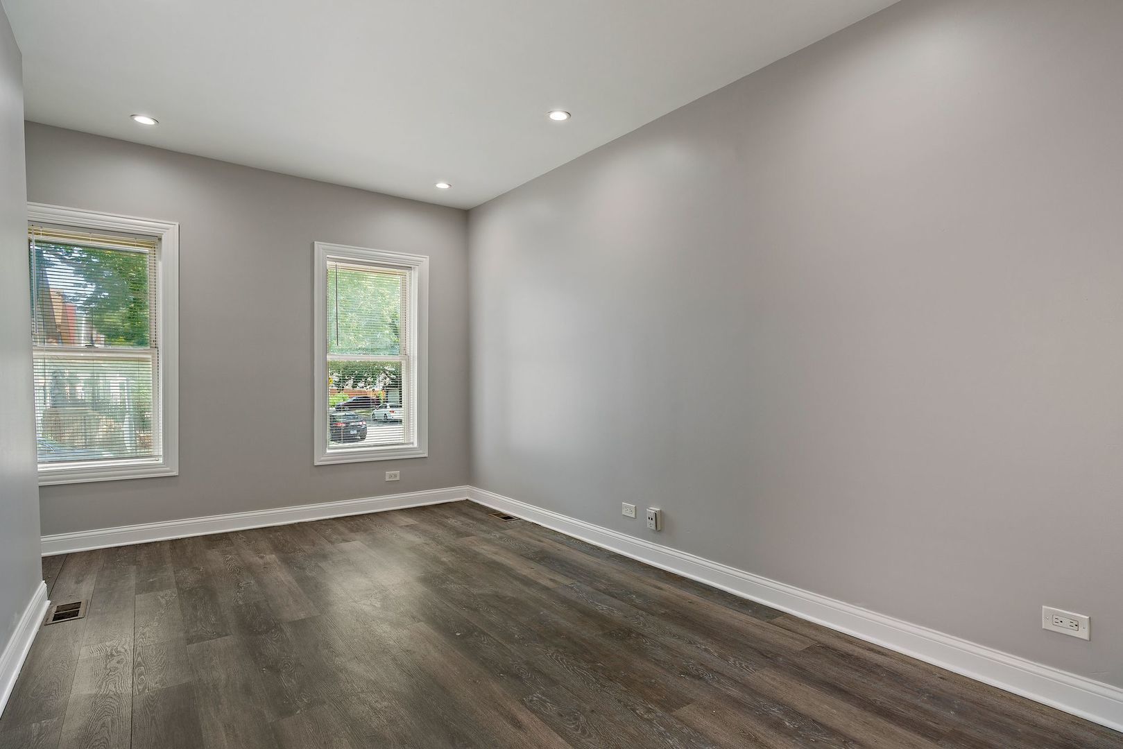 1400 N Lawndale Avenue Unit: 1