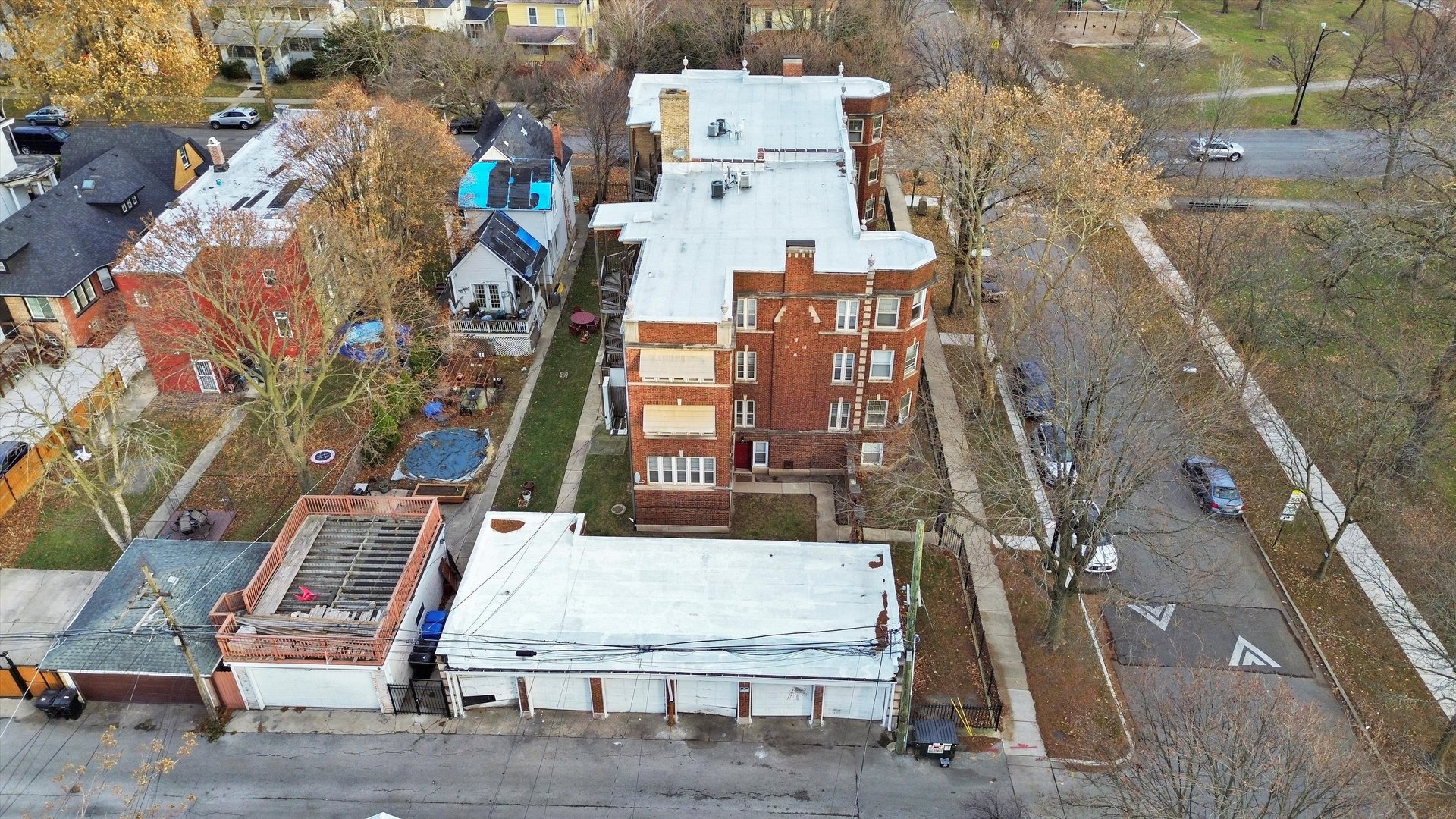 5800 W Adams Street Unit: 2E
