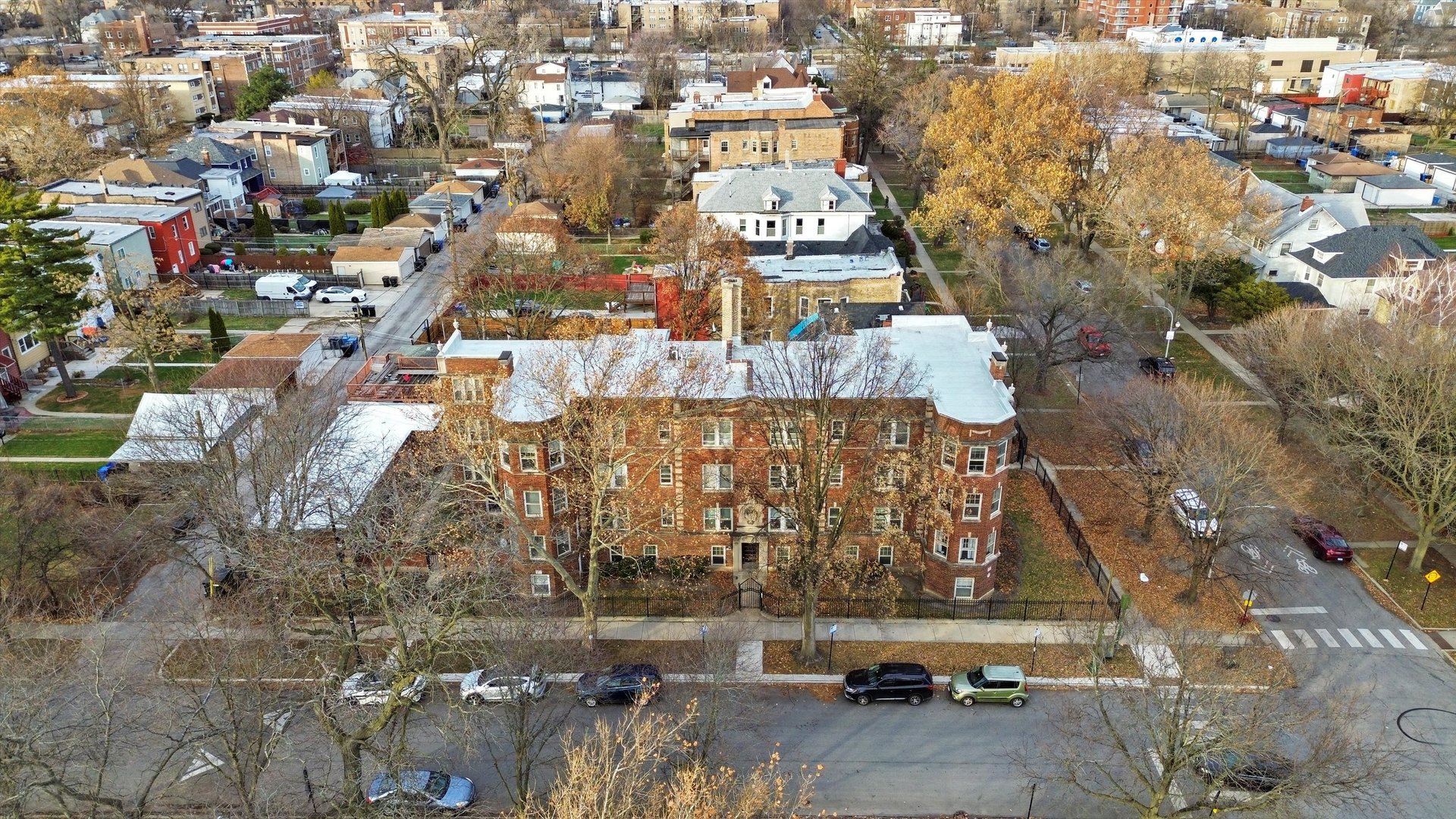 5800 W Adams Street Unit: 2E