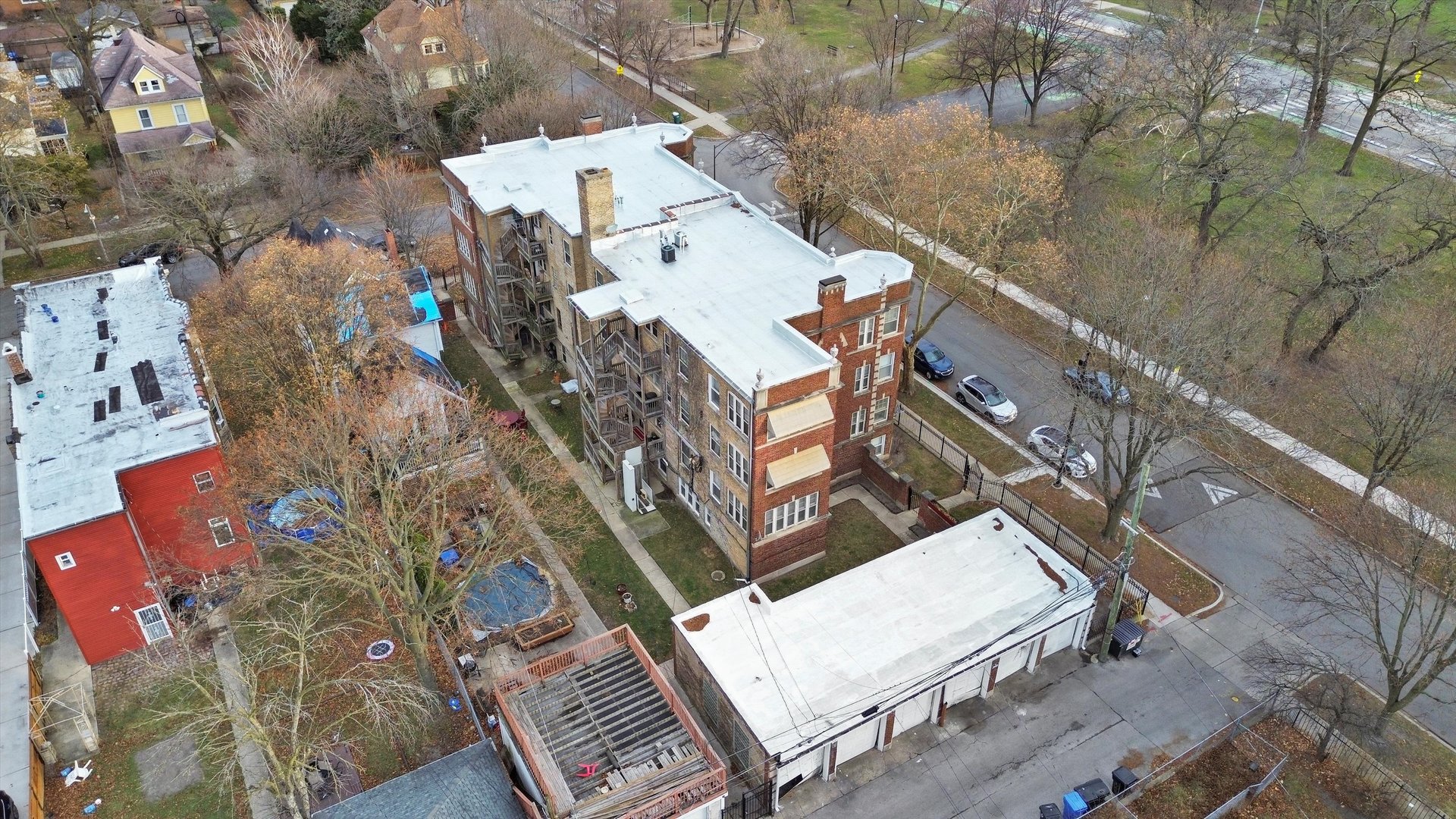 5800 W Adams Street Unit: 2E