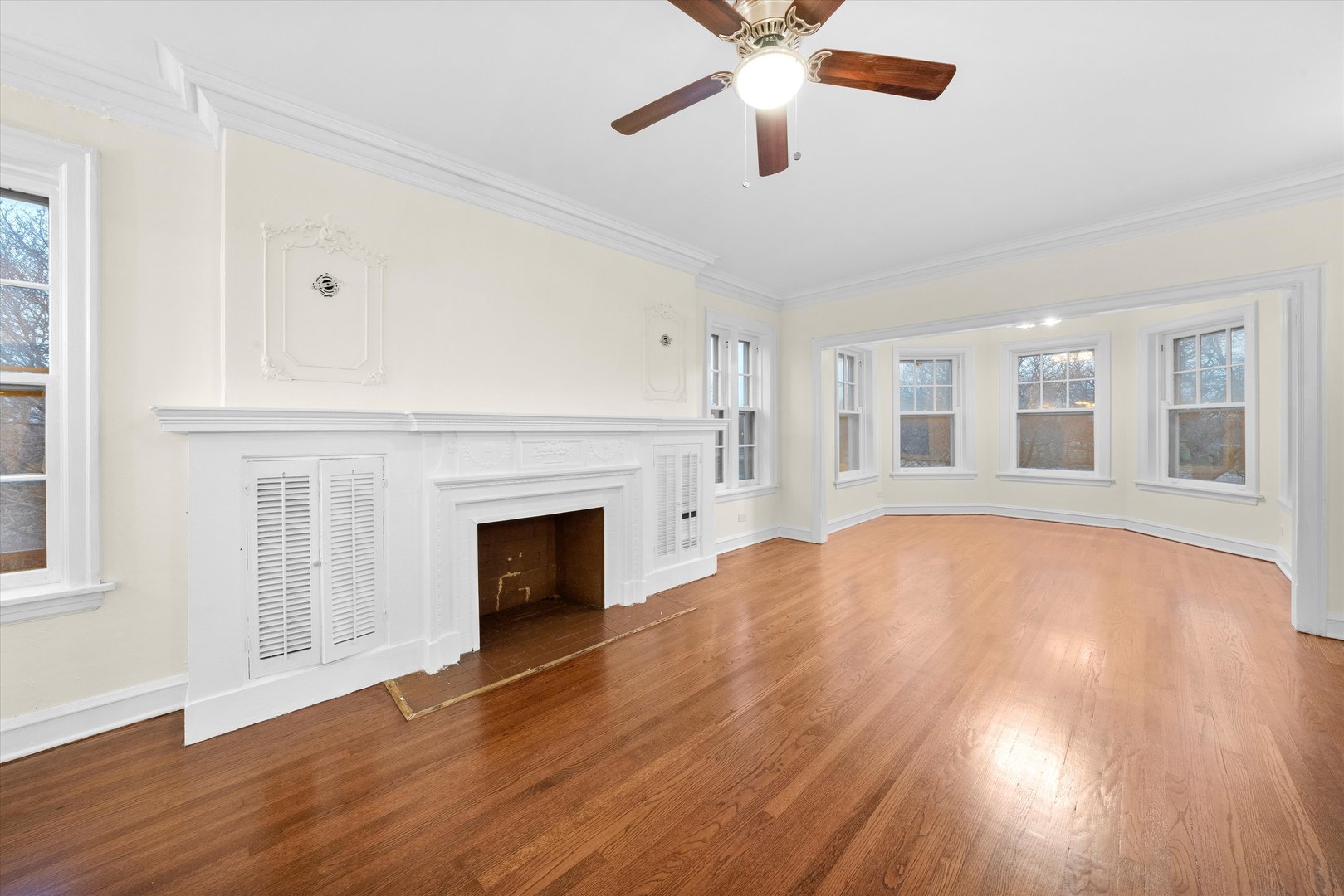 5800 W Adams Street Unit: 2E
