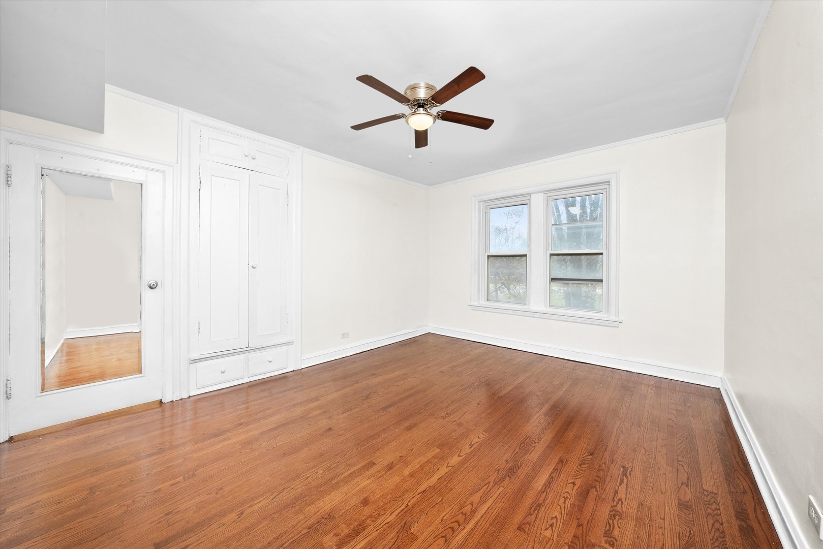 5800 W Adams Street Unit: 2E