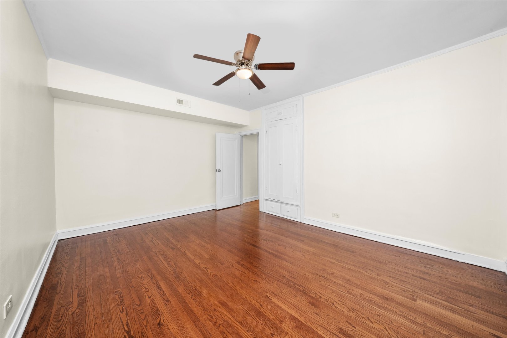 5800 W Adams Street Unit: 2E