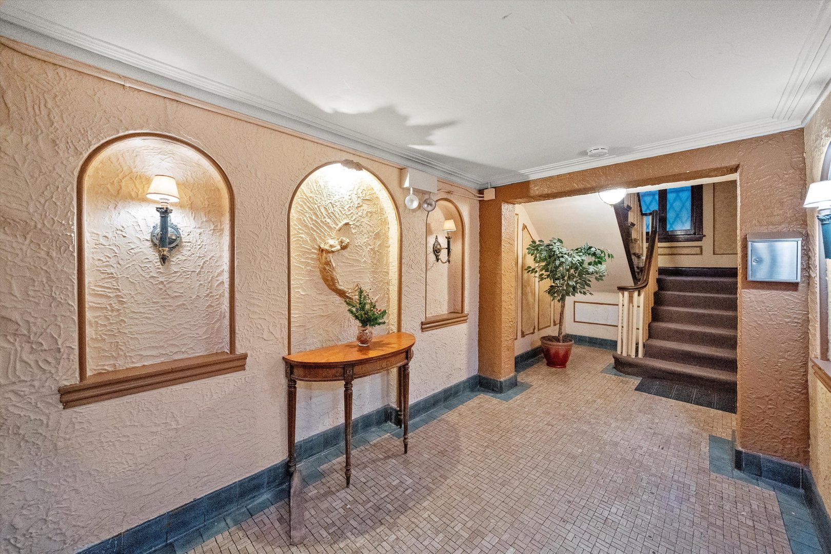 5800 W Adams Street Unit: 2E