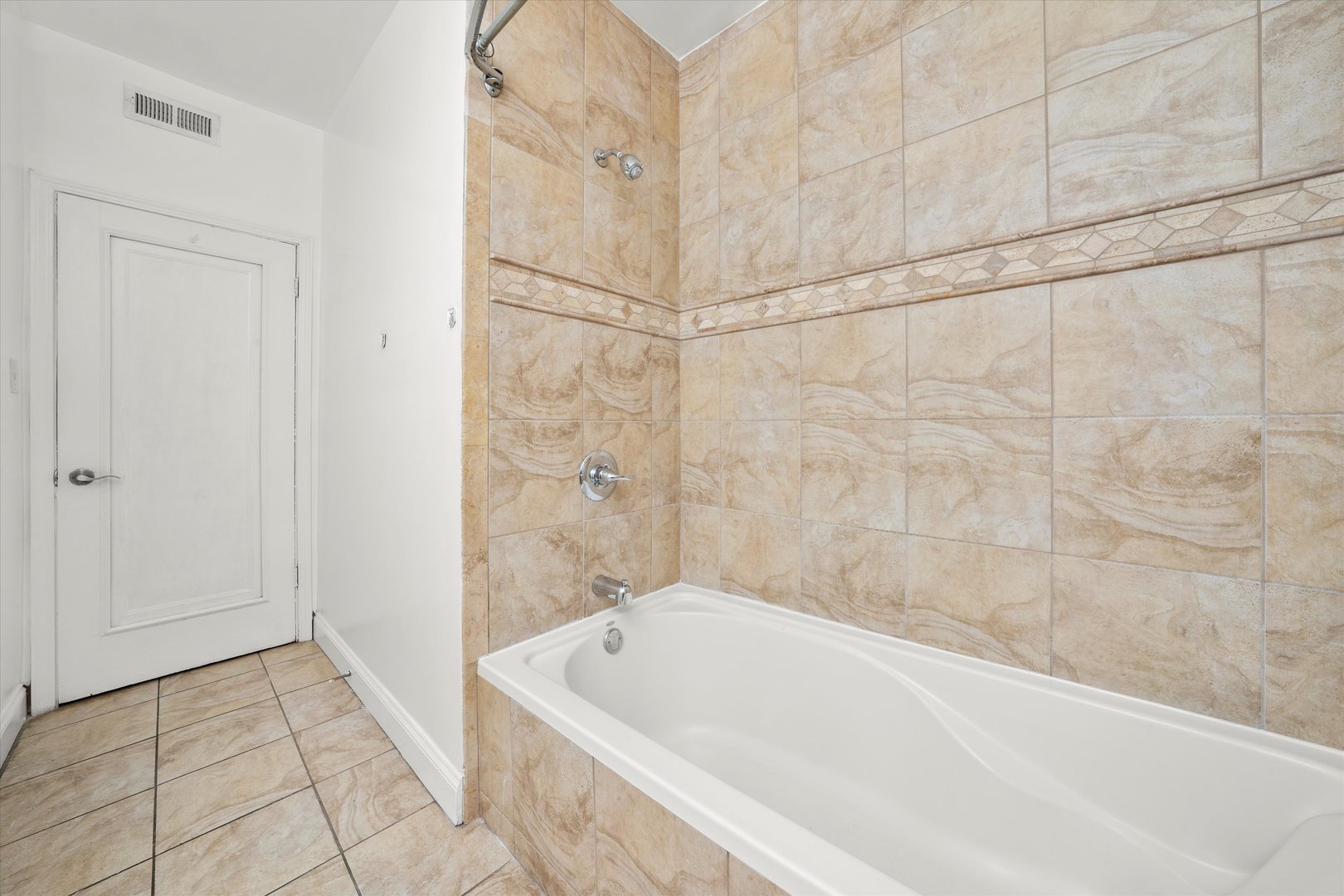 5800 W Adams Street Unit: 2E