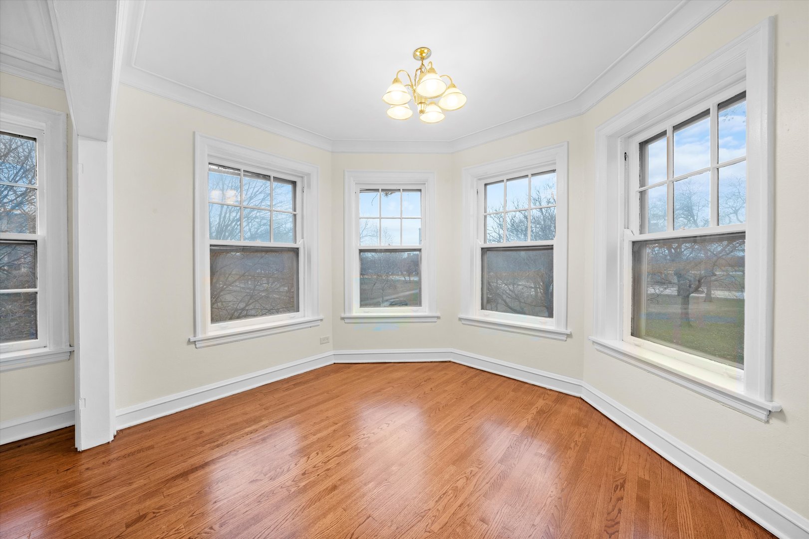 5800 W Adams Street Unit: 2E