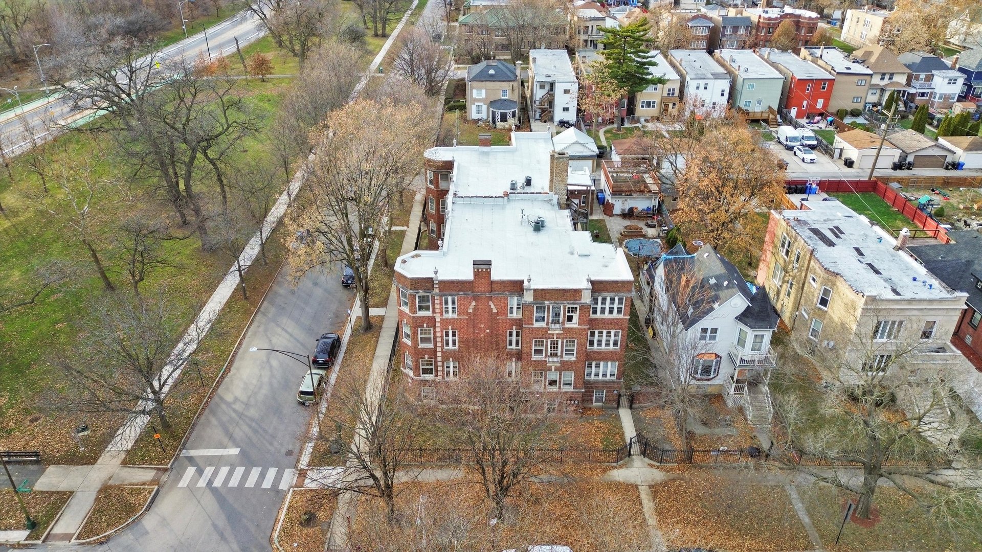 5800 W Adams Street Unit: 2E