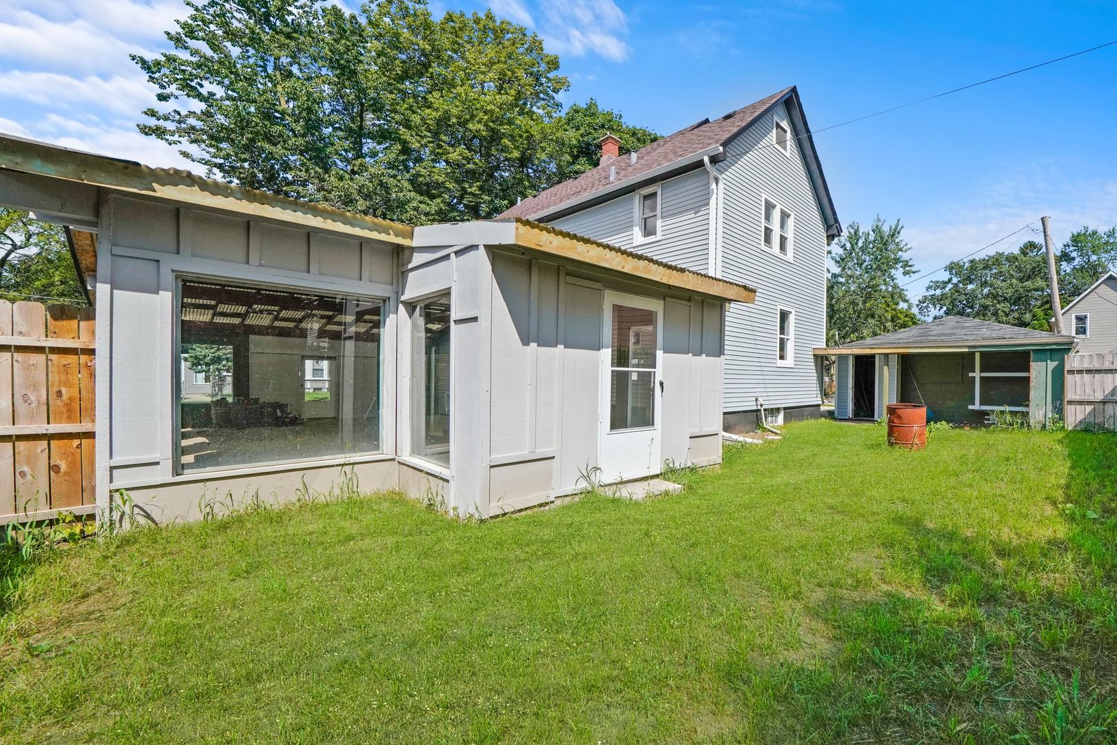 725 N Poplar Street