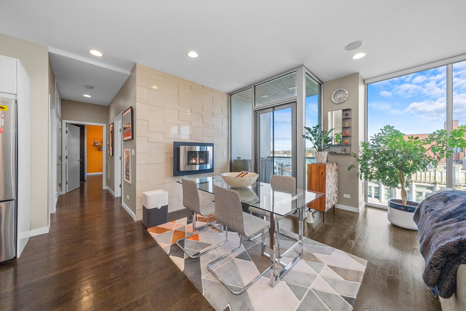 2800 W North Avenue Unit: 403