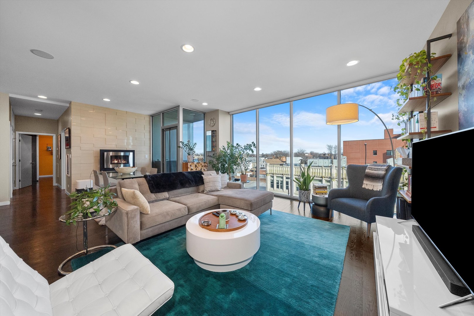 2800 W North Avenue Unit: 403