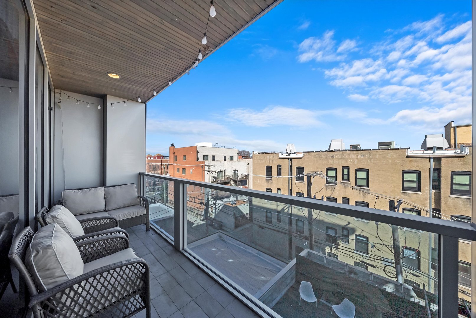 2800 W North Avenue Unit: 404