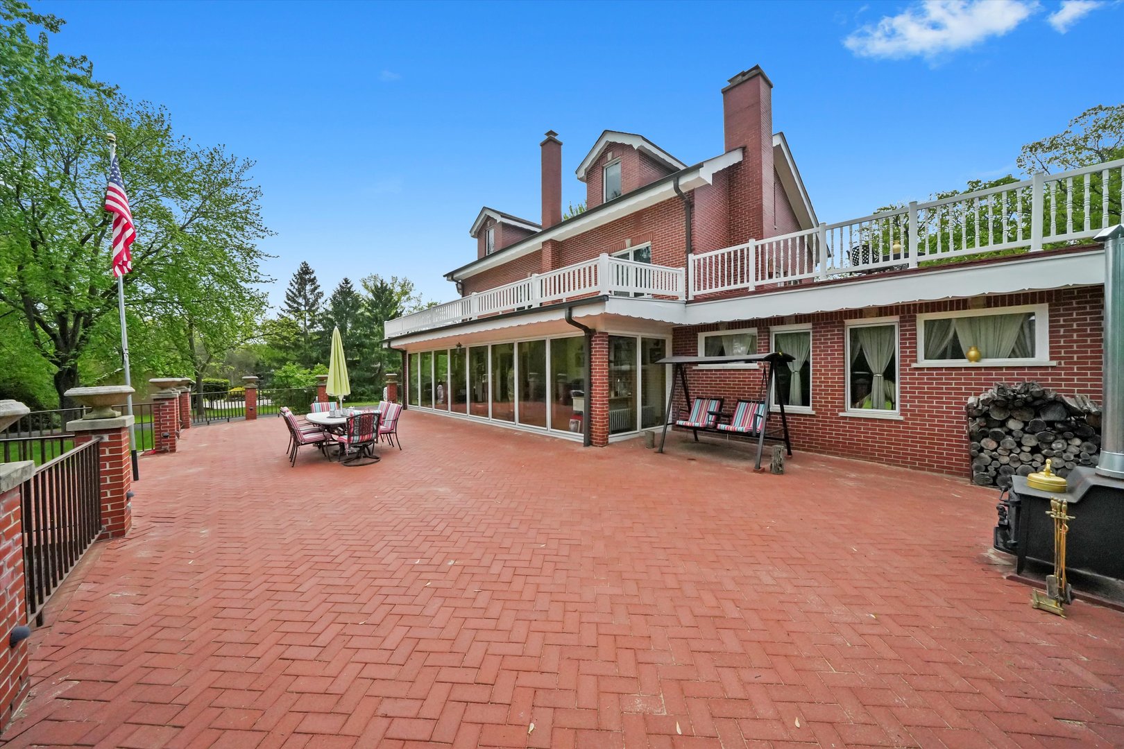 300 N BRADLEY Road