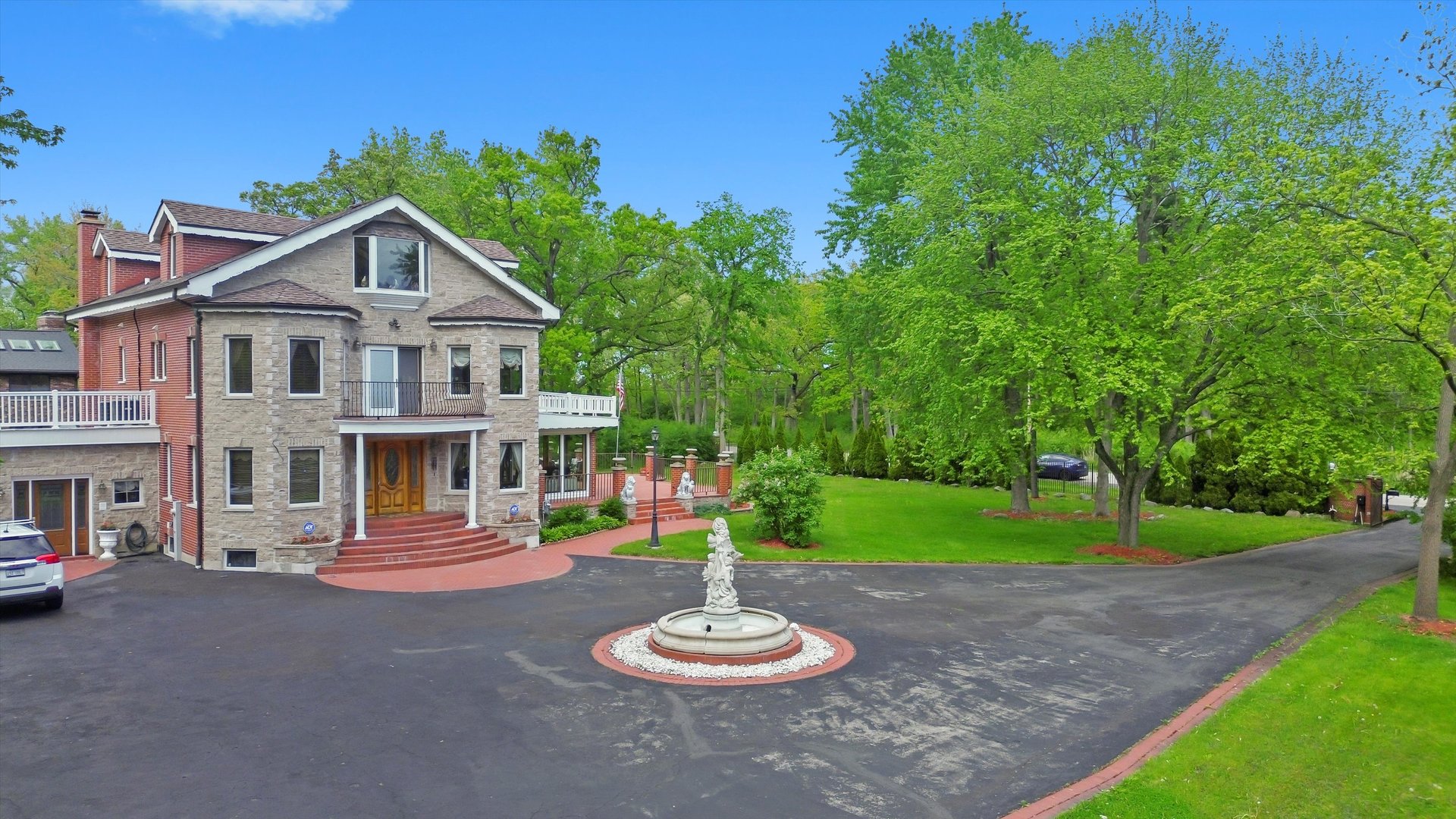300 N BRADLEY Road