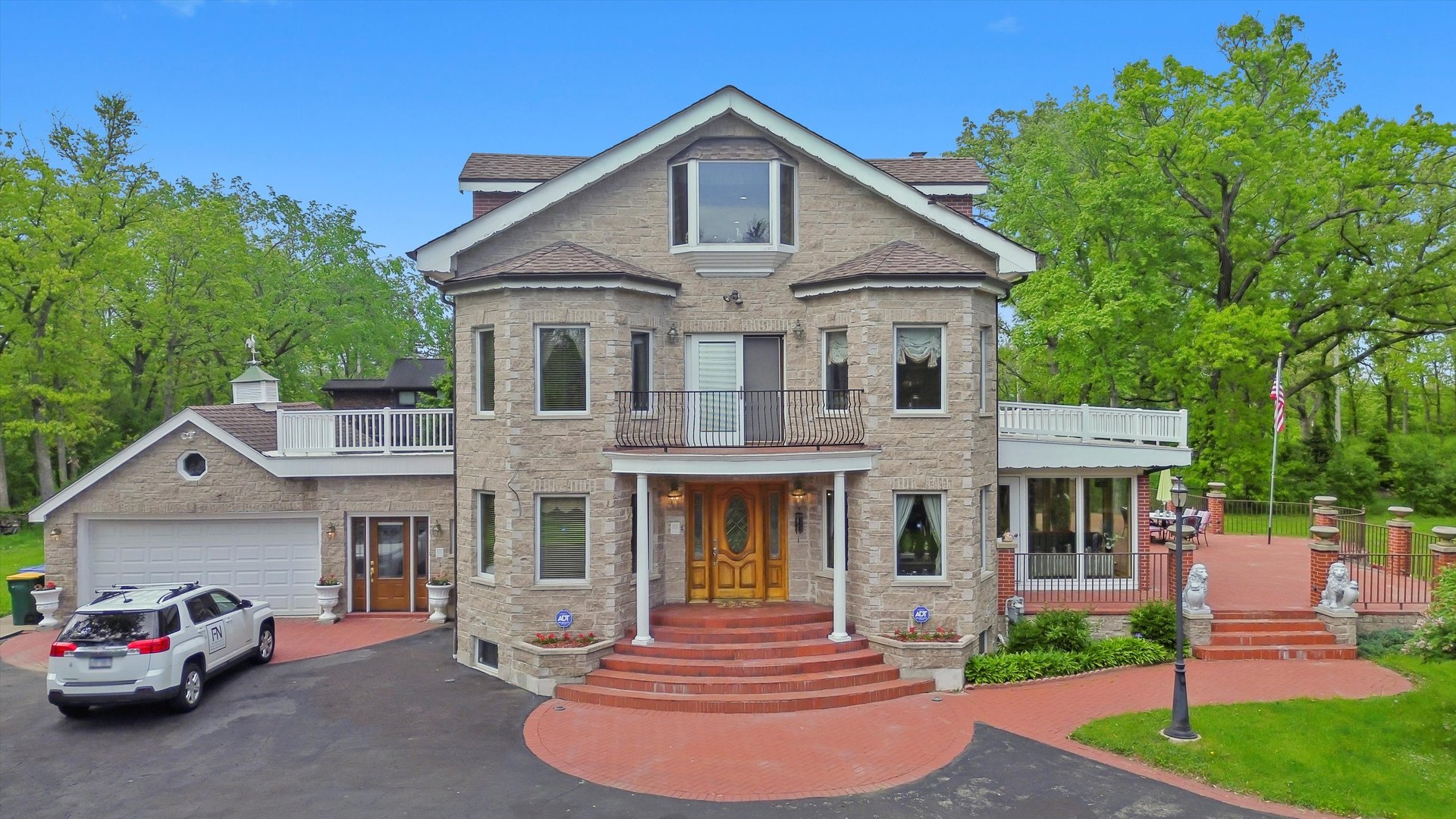 300 N BRADLEY Road