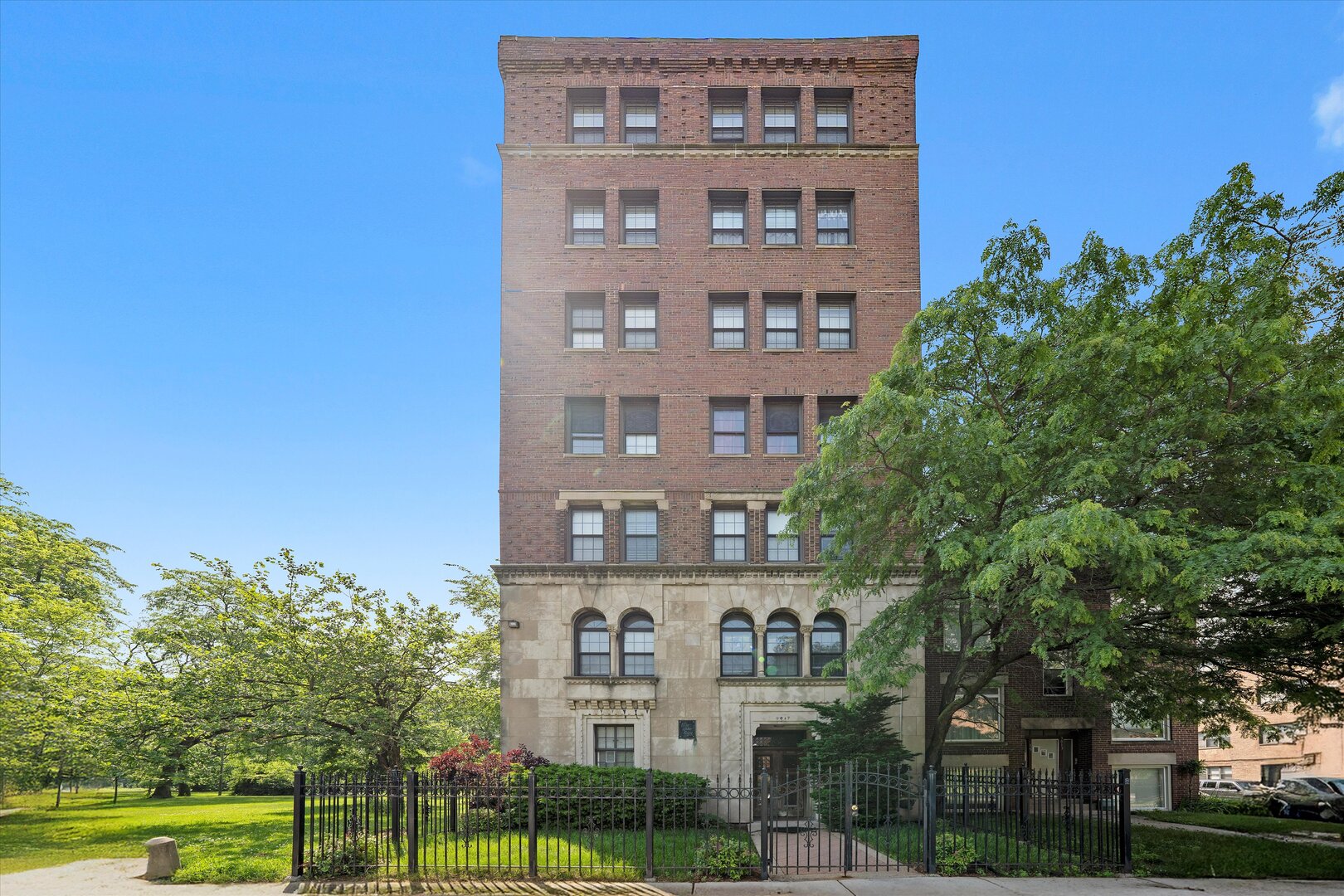 3017 E 78TH Street Unit: 4B