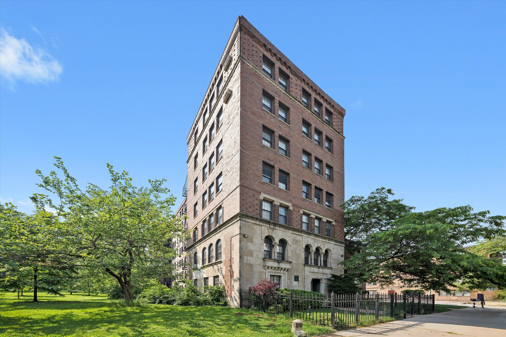 3017 E 78TH Street Unit: 4B