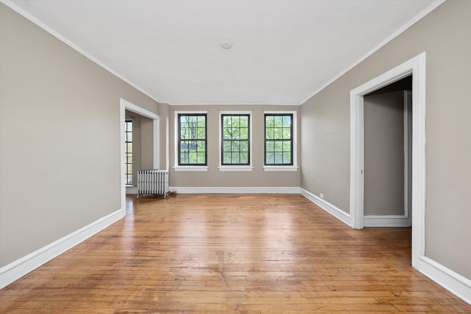 3017 E 78TH Street Unit: 4B