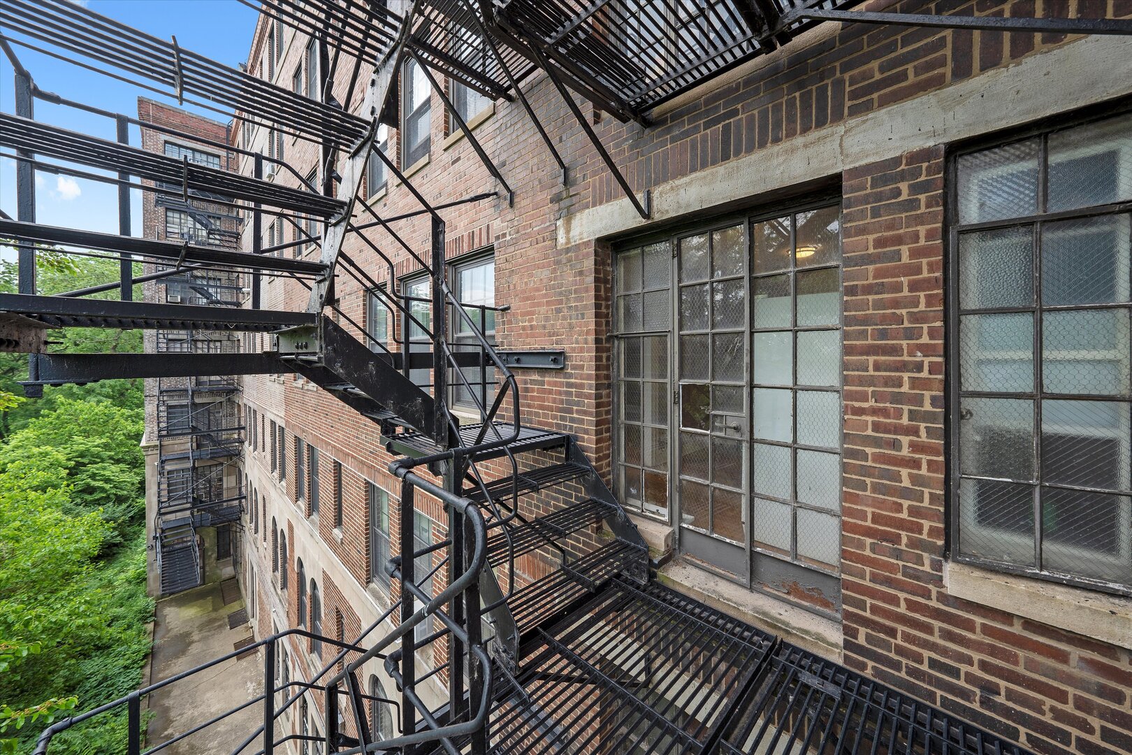 3017 E 78TH Street Unit: 4B