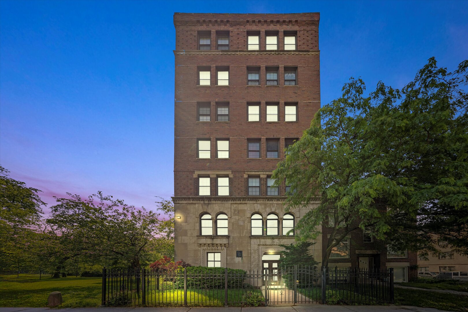 3017 E 78TH Street Unit: 4B