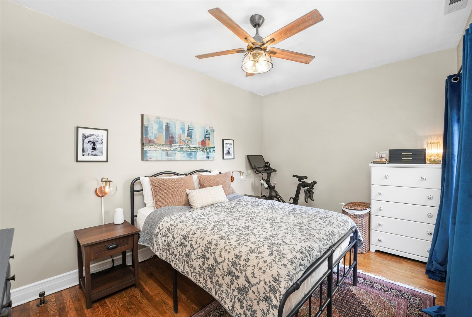 716 W Barry Avenue Unit: 3