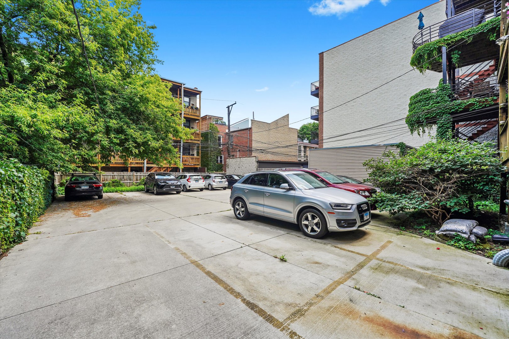 716 W Barry Avenue Unit: 3