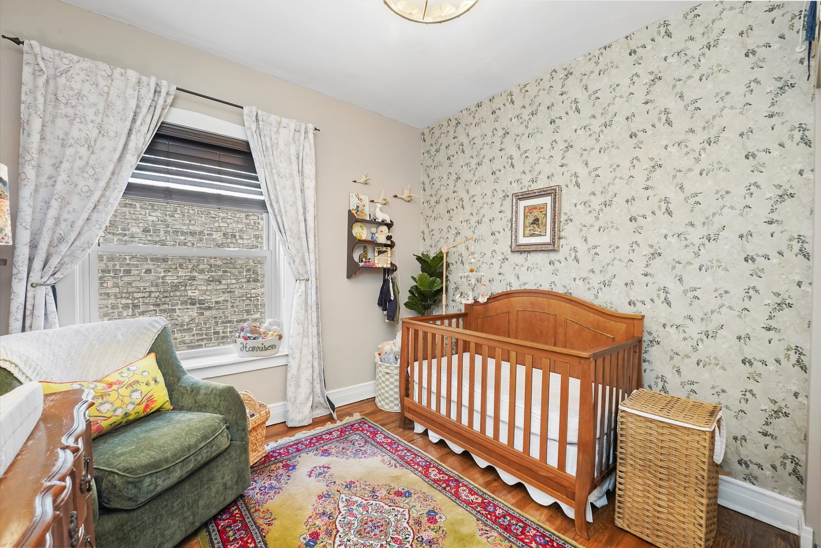 716 W Barry Avenue Unit: 3