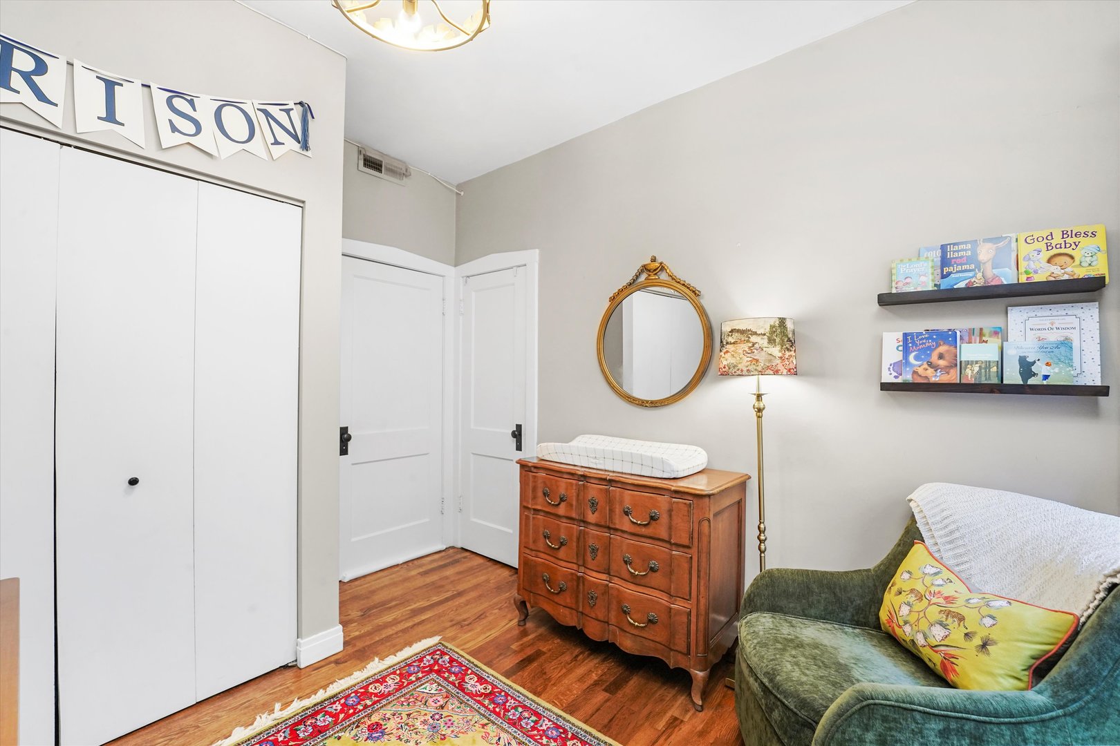 716 W Barry Avenue Unit: 3