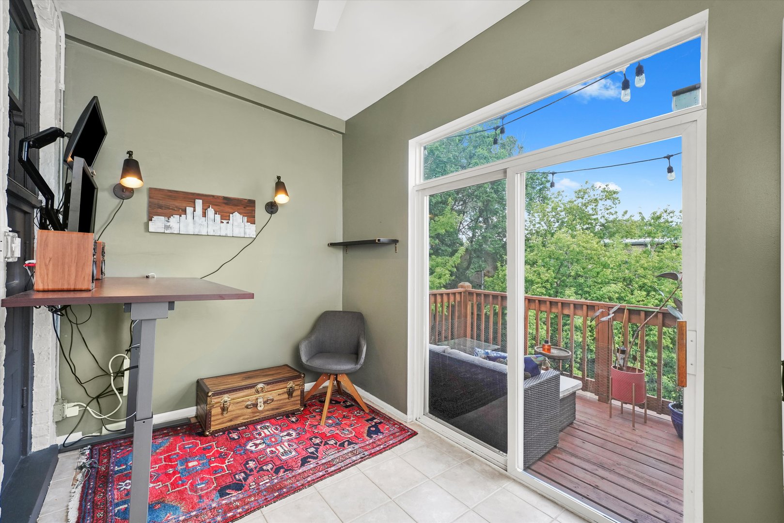 716 W Barry Avenue Unit: 3