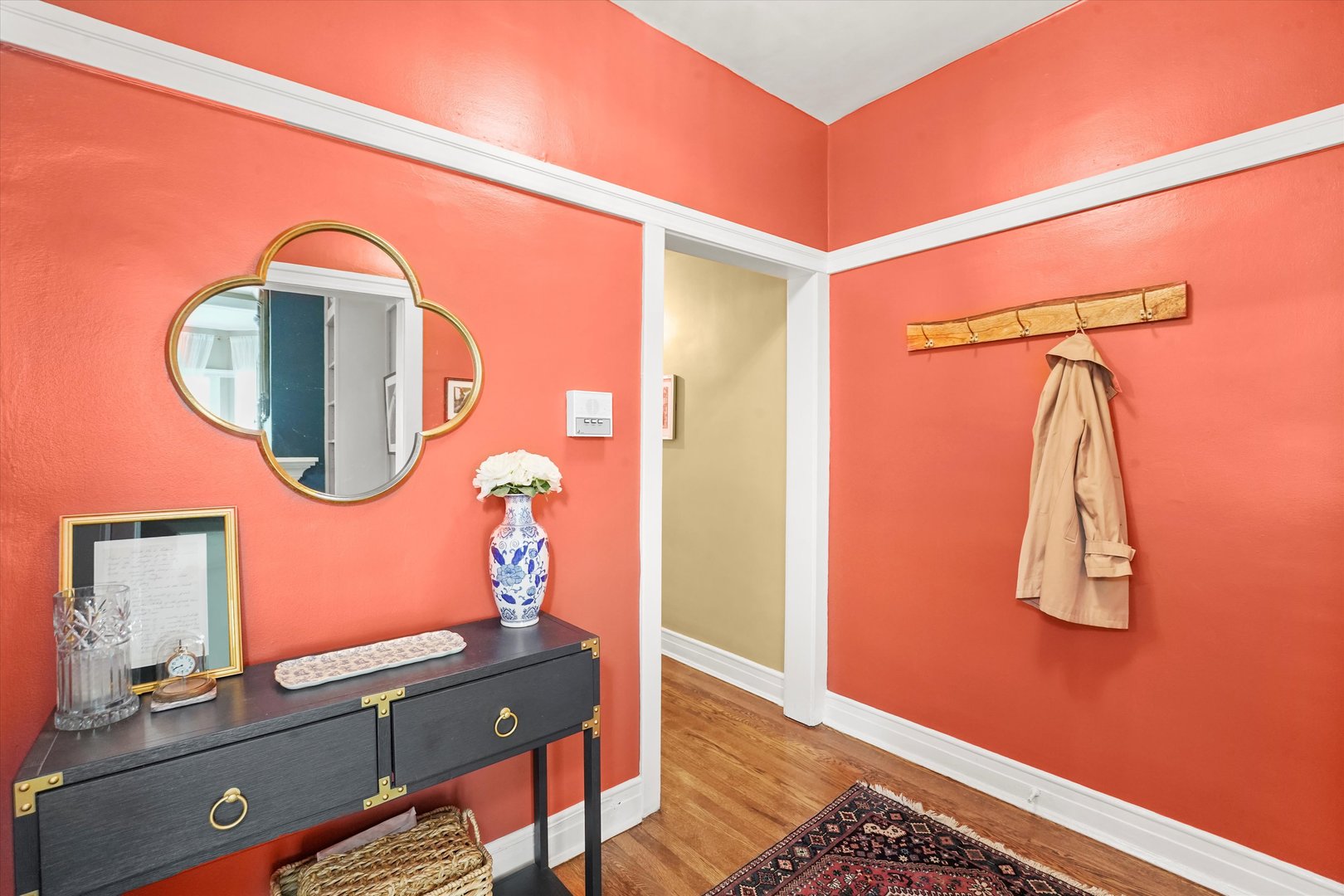 716 W Barry Avenue Unit: 3
