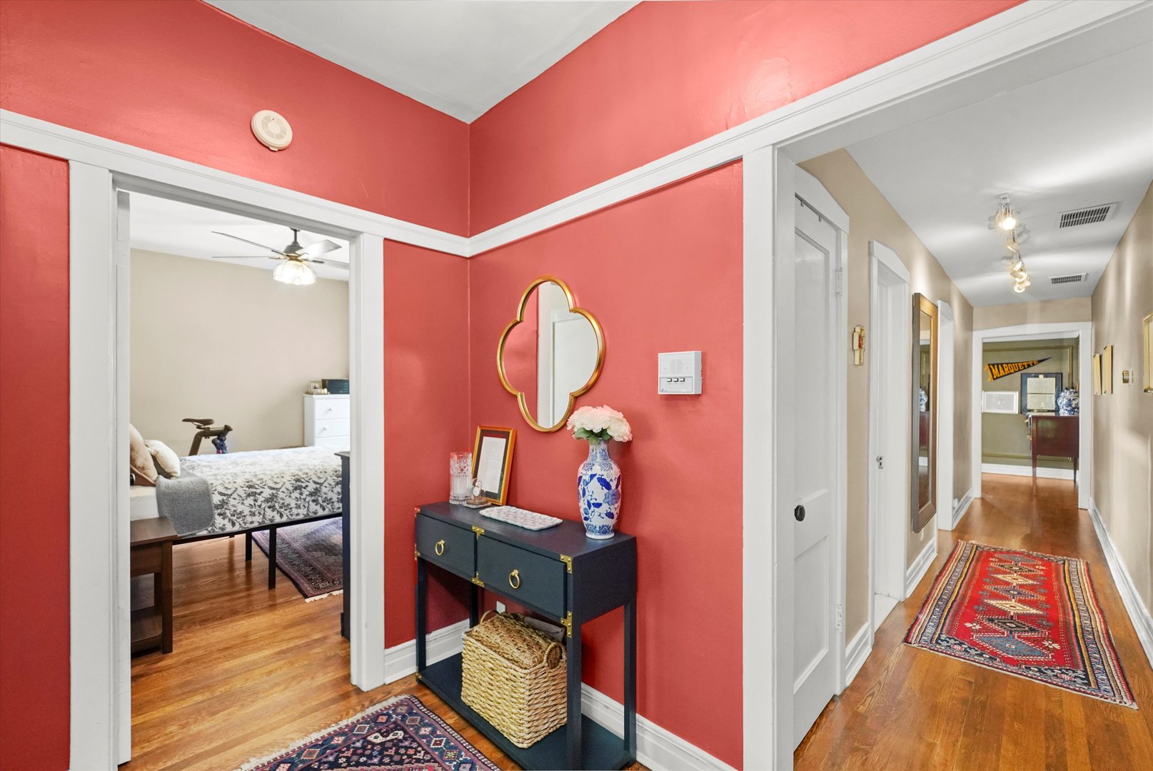 716 W Barry Avenue Unit: 3