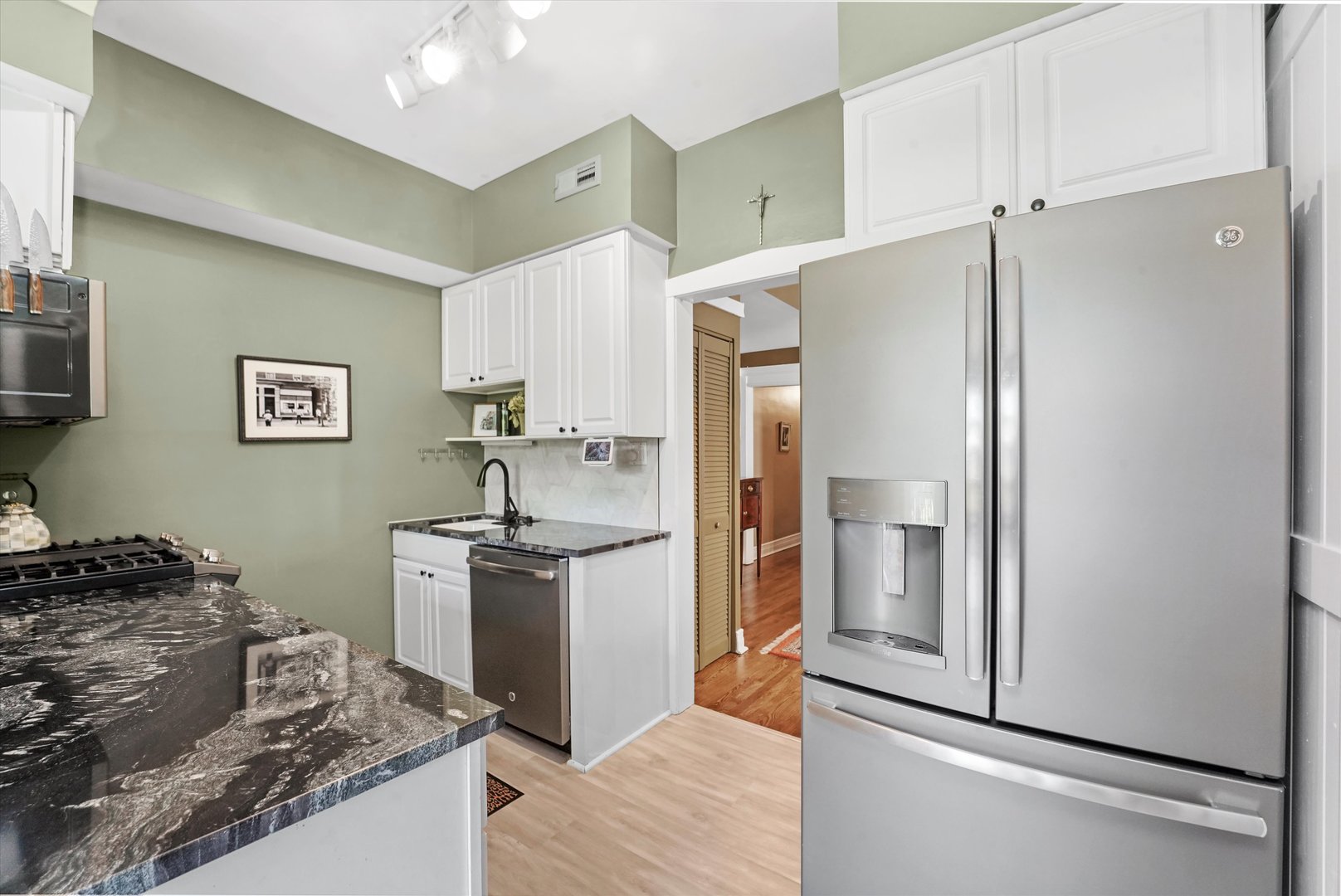 716 W Barry Avenue Unit: 3