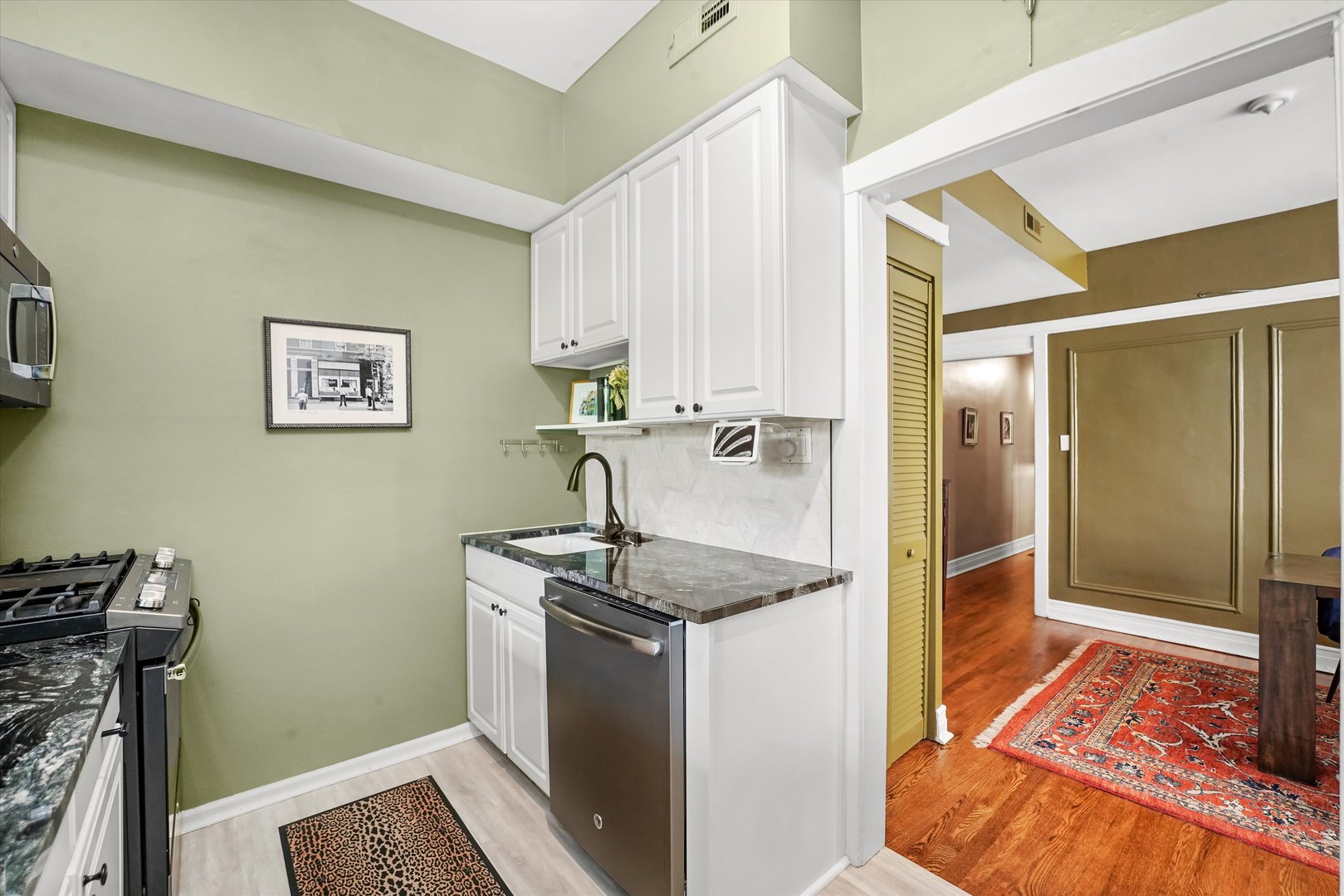 716 W Barry Avenue Unit: 3