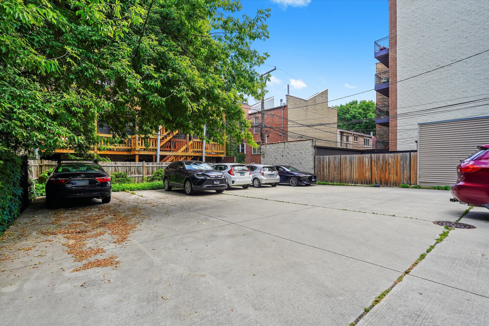 716 W Barry Avenue Unit: 3