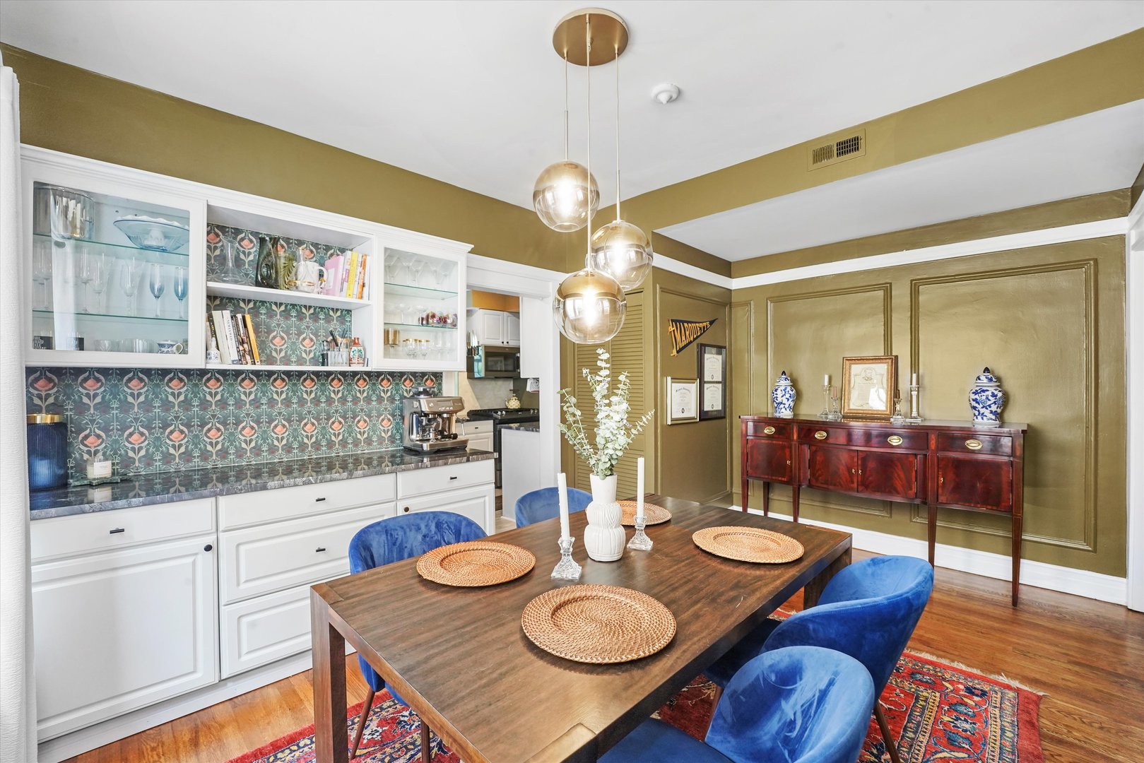 716 W Barry Avenue Unit: 3