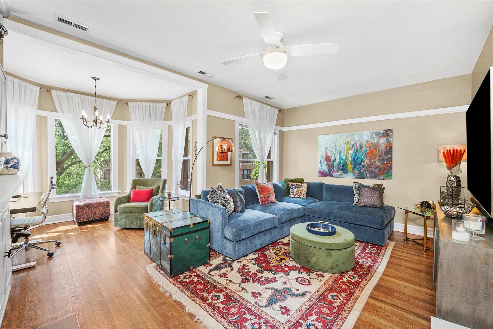 716 W Barry Avenue Unit: 3