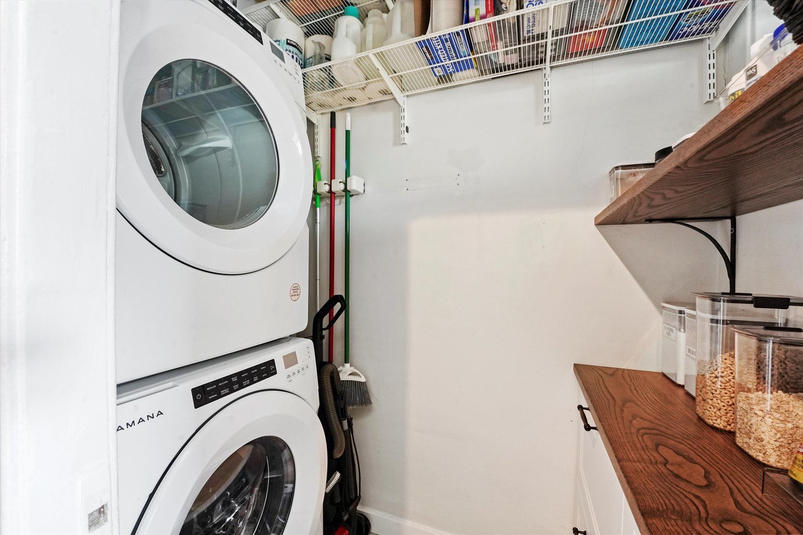 716 W Barry Avenue Unit: 3