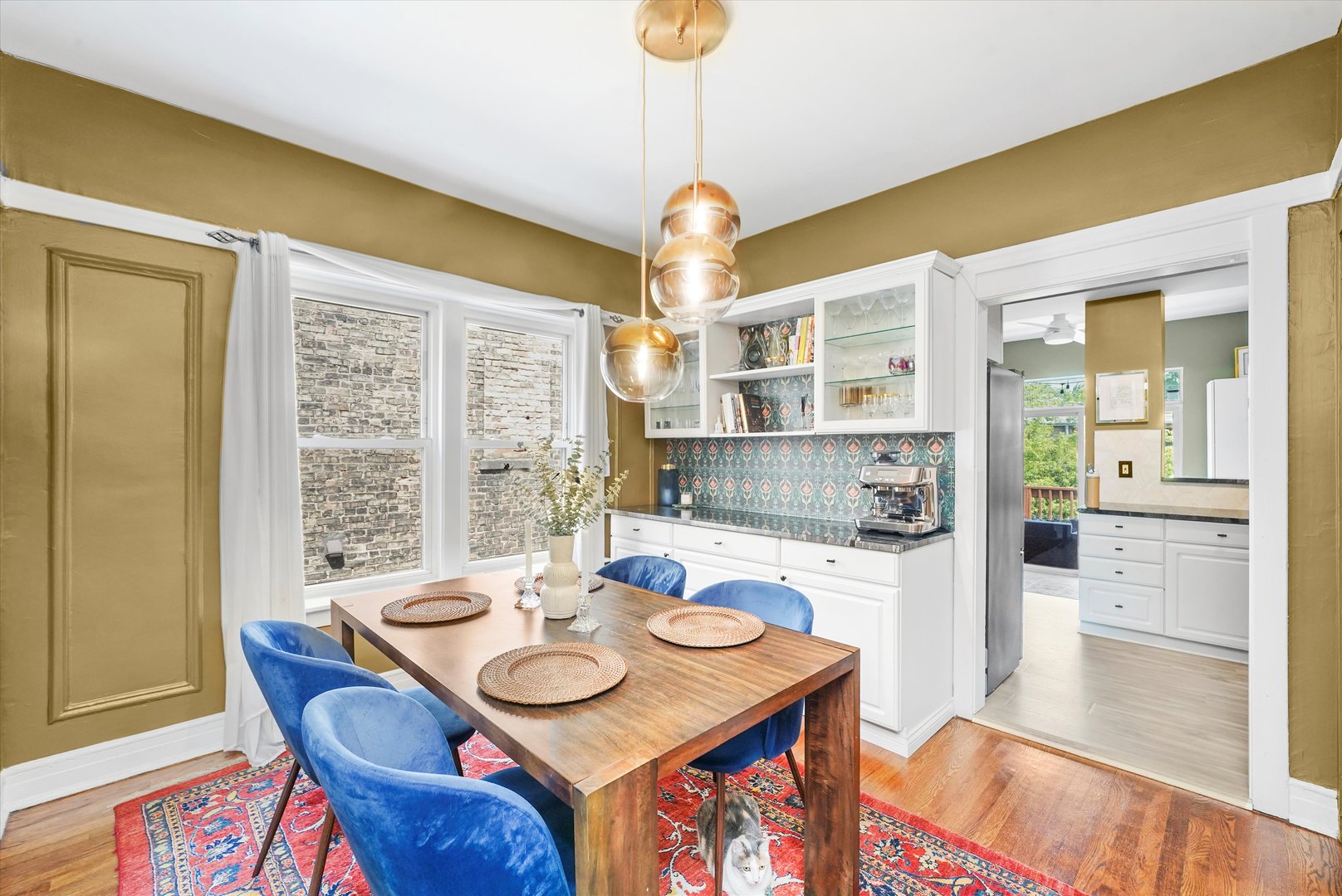 716 W Barry Avenue Unit: 3
