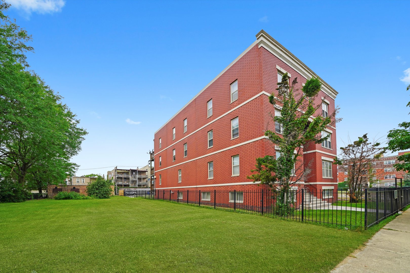 6220 S KENWOOD Avenue Unit: 2N