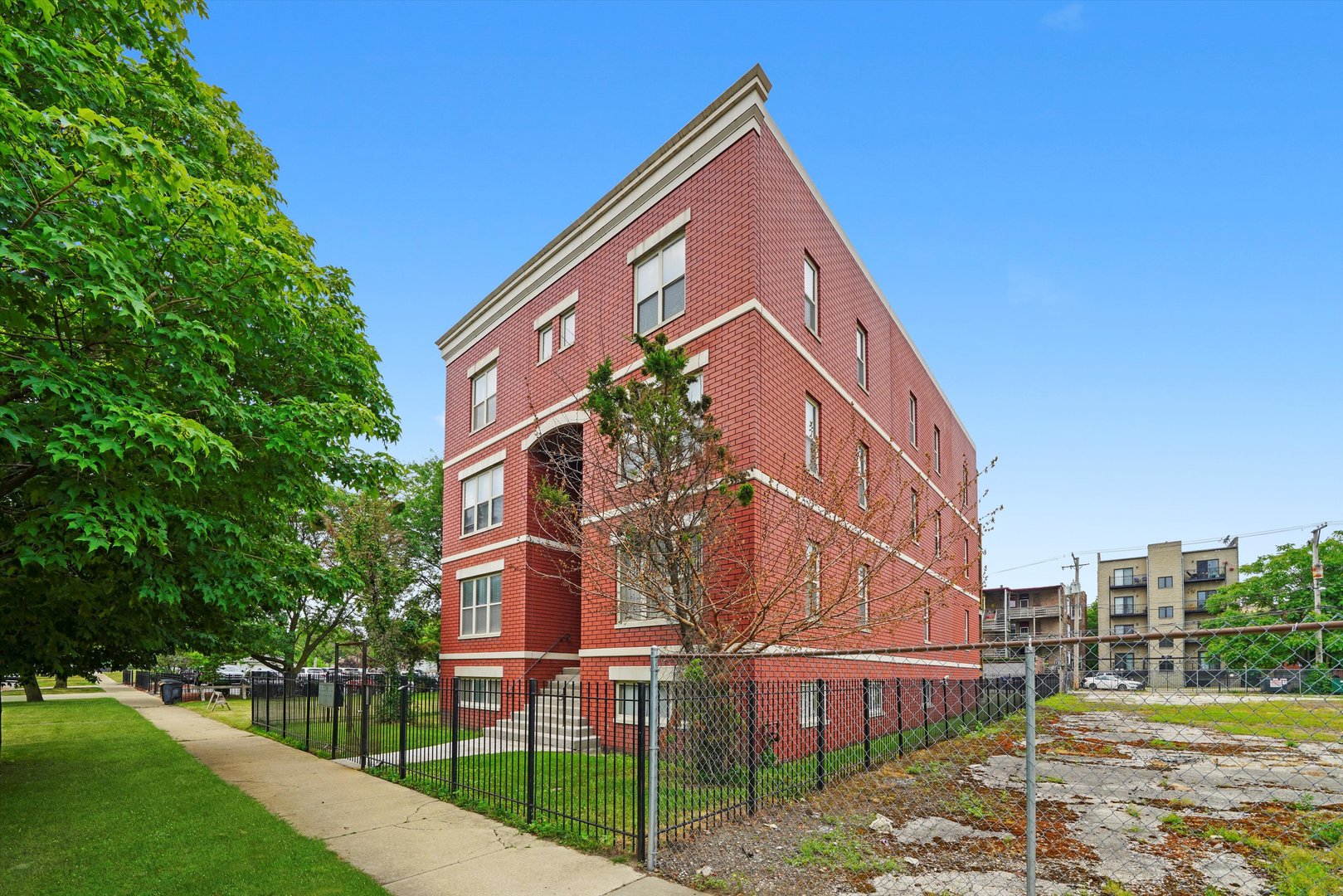 6220 S KENWOOD Avenue Unit: 2N