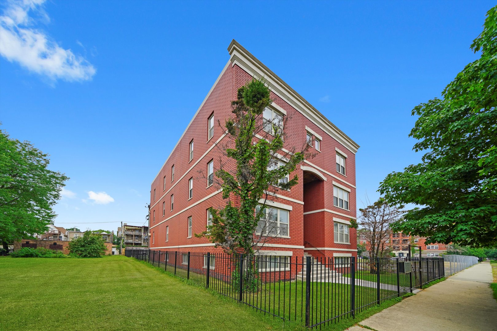 6220 S KENWOOD Avenue Unit: 2N