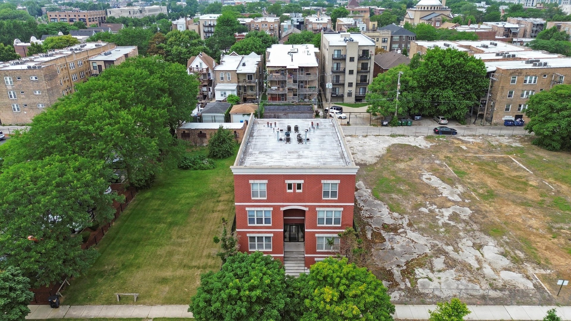 6220 S KENWOOD Avenue Unit: 2N