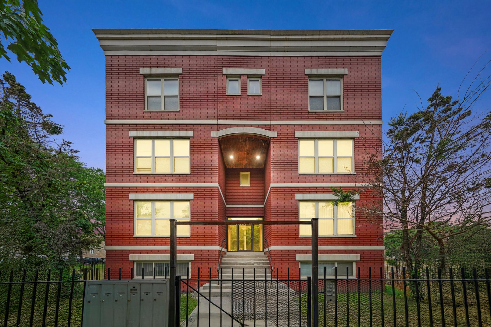 6220 S KENWOOD Avenue Unit: 2N