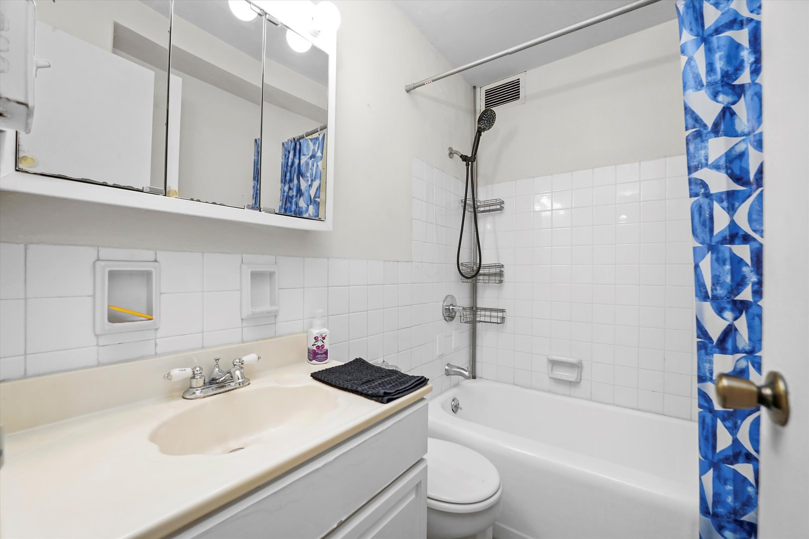 3950 N Lake Shore Drive Unit: 1728