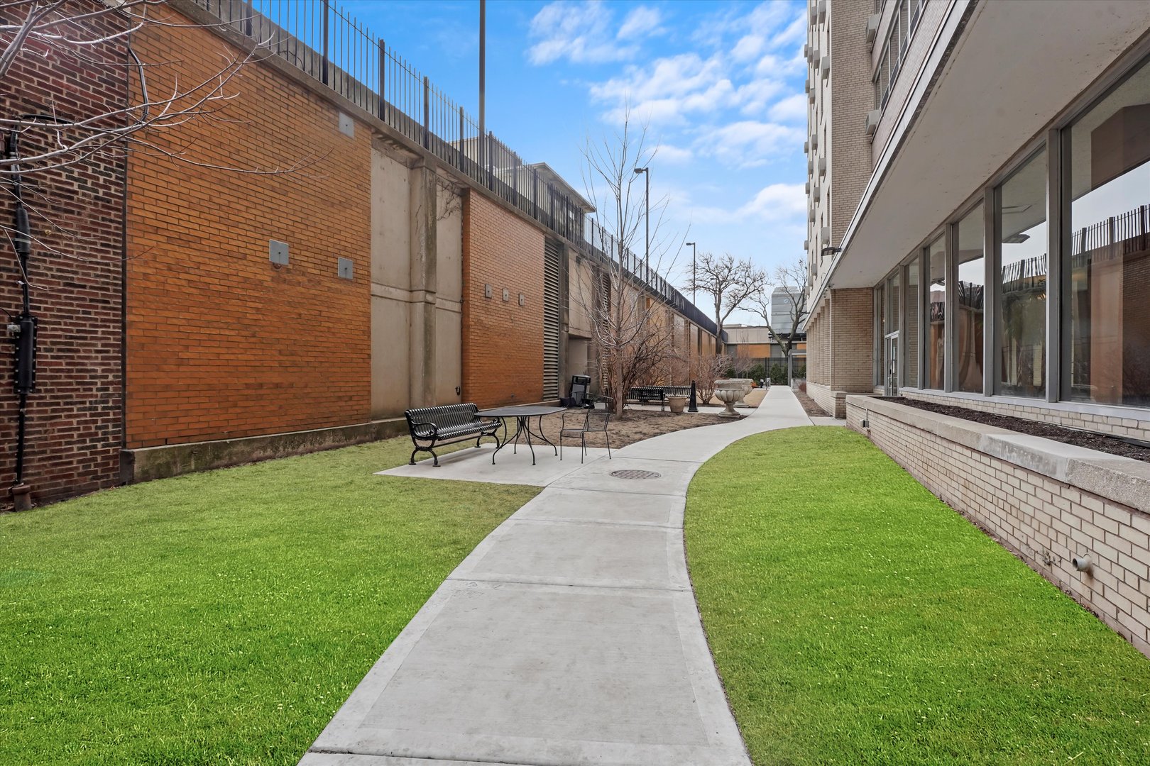 3950 N Lake Shore Drive Unit: 1728